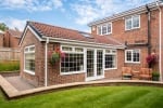 Carport ou auvent, quelle structure choisir pour protéger votre véhicule ?